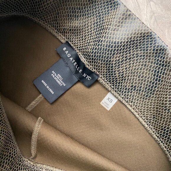 Bagatelle Faux Suede Python Leggings Olive Green Size XS - Picture 5 of 11